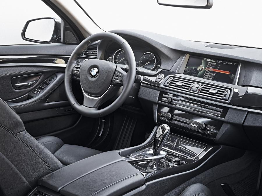  BMW 520d Touring 2013 года  (фото 8 из 17)